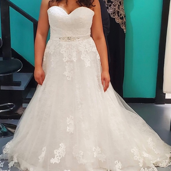 New with tags never worn. Bought for my wedding I’m unable to wear it. - Picture 2 of 8